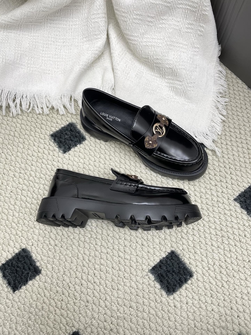 l0vis Vvtt0n loafers